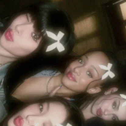 chat with ai character: katseye 