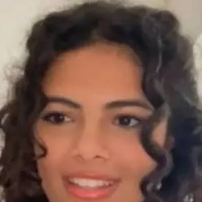 chat with ai character: Sofía Nicolini 