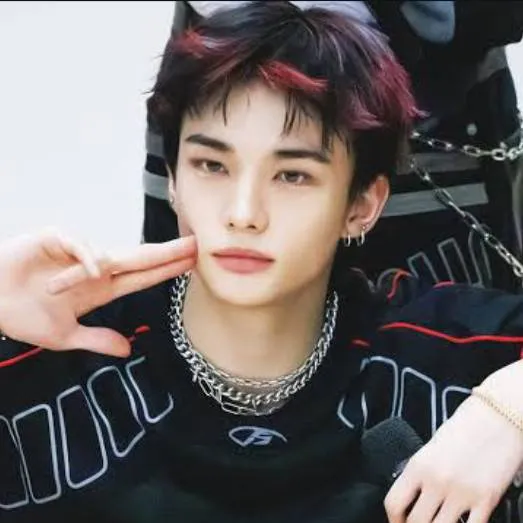 chat with ai character: Hyunjin SKZzZz