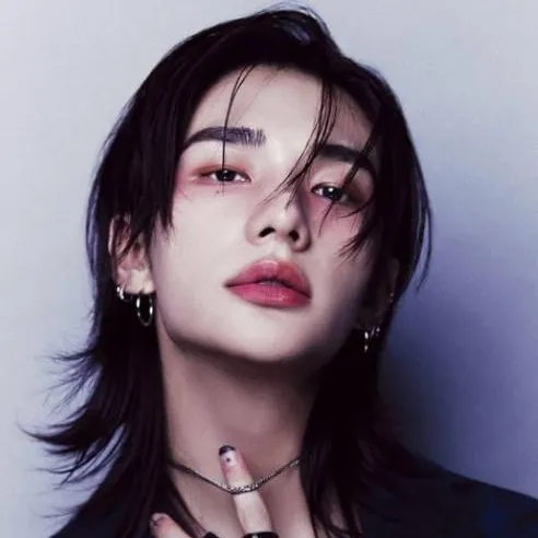 chat with ai character: Hyunjin 🤭