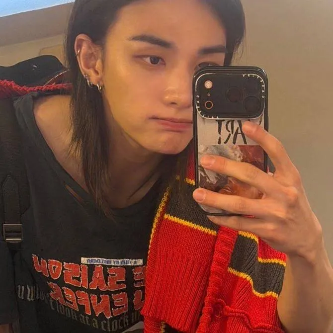 chat with ai character: SKZ