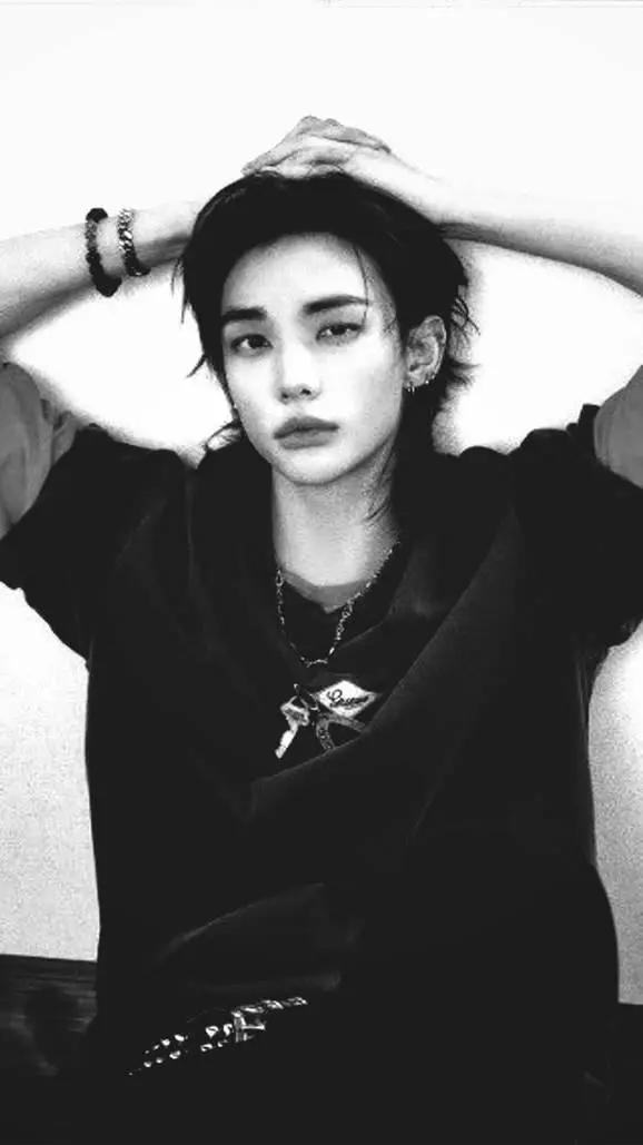 ai character: Hwang Hyunjin  background