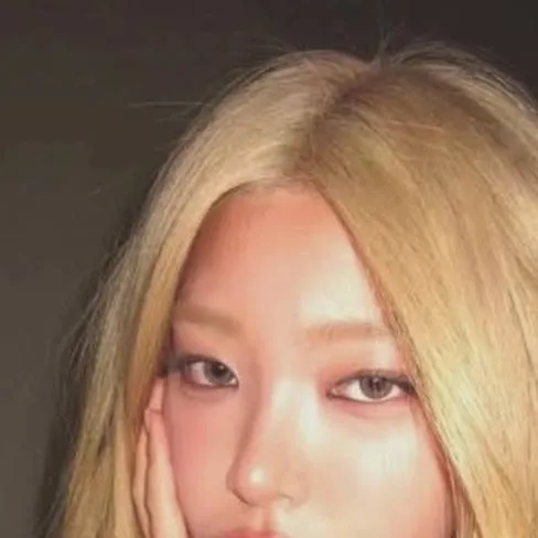 chat with ai character: Yoonchae