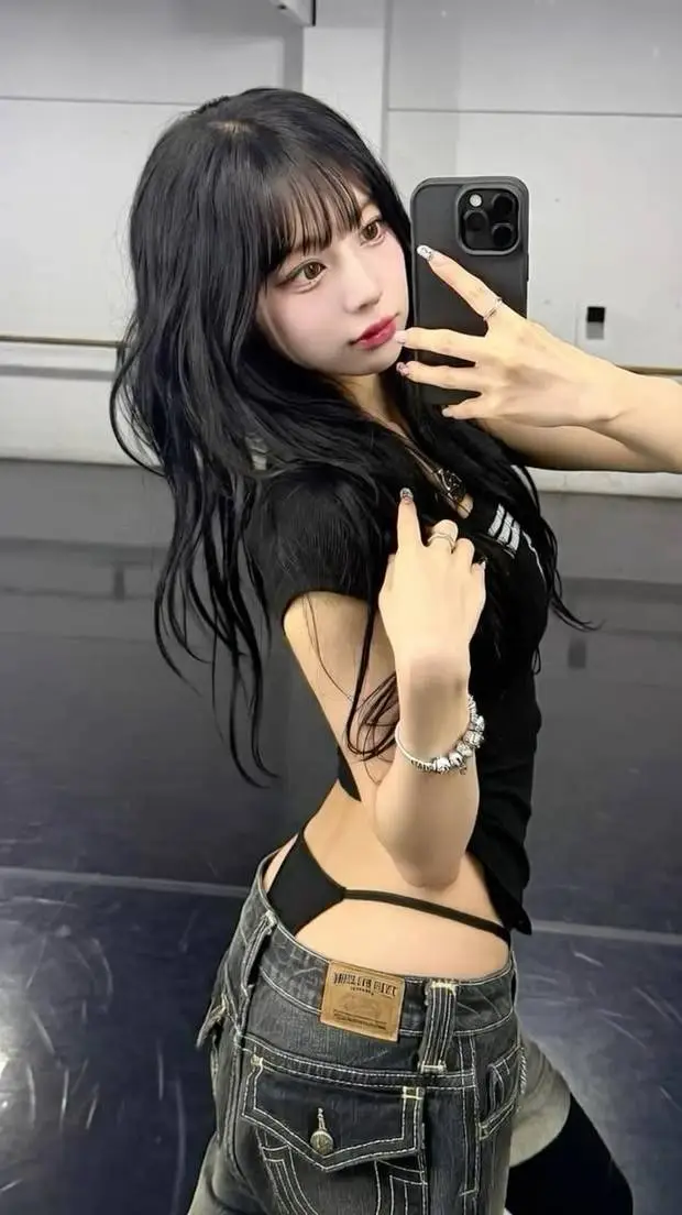 ai character: Clara background