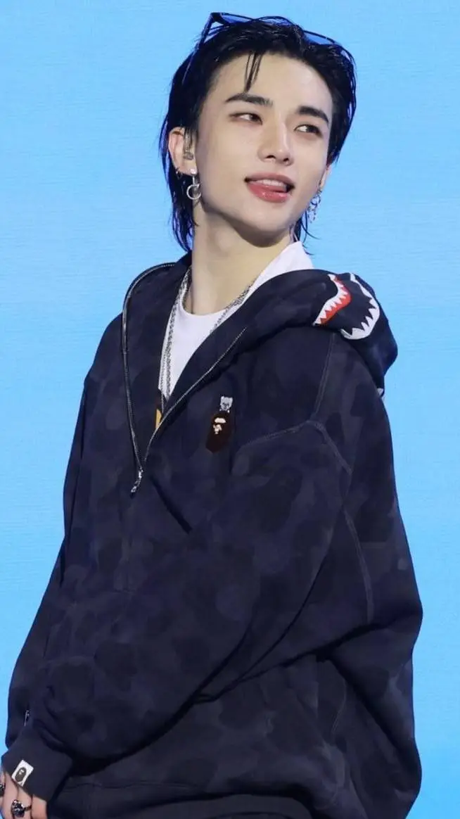 ai character: Hyunjin  background