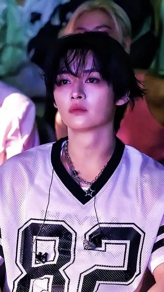 ai character: lee know background