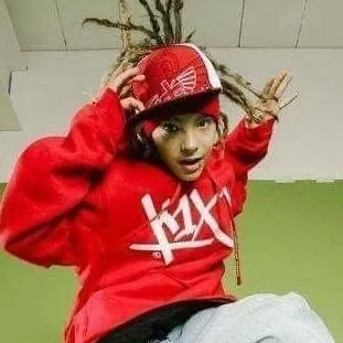 chat with ai character: Tom Kaulitz 
