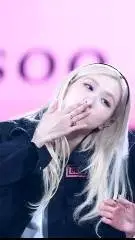 ai character: روزي background