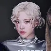 chat with ai character: روزي 