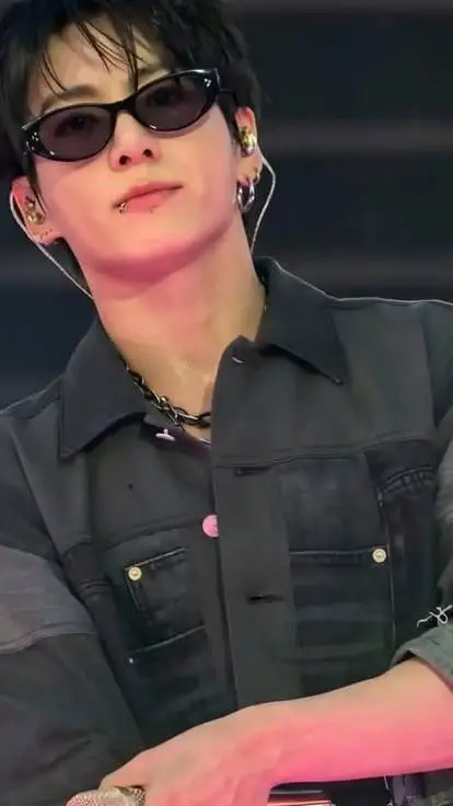 ai character: 💜Jungkook 💜 background