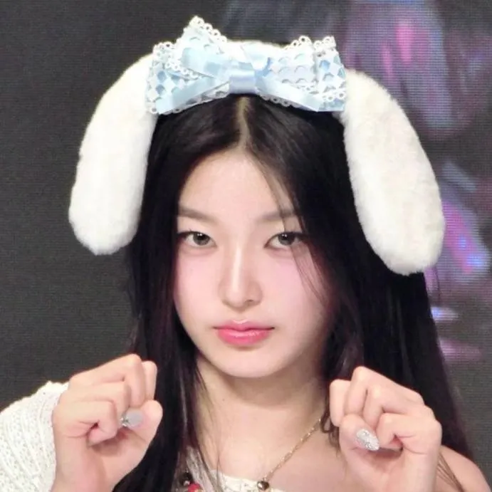 chat with ai character: Yoonchae 