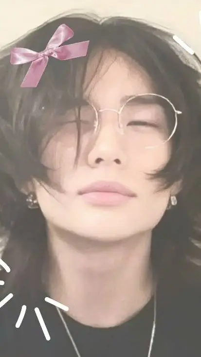 ai character: Hyunjin😀 💅🏻💅🏻💅🏻 background