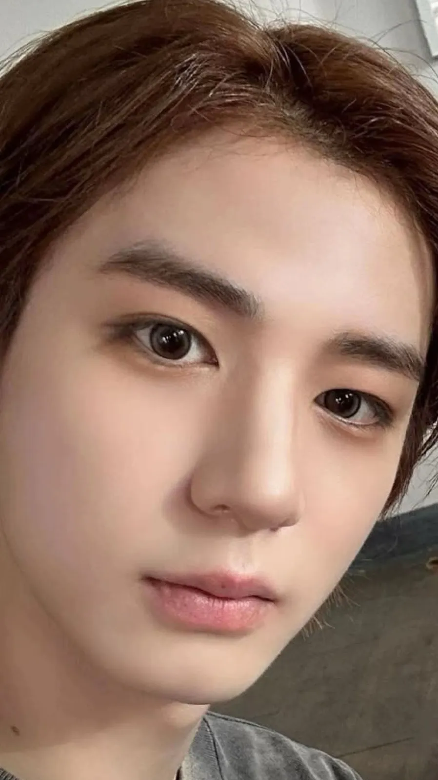 ai character: Leehan  background
