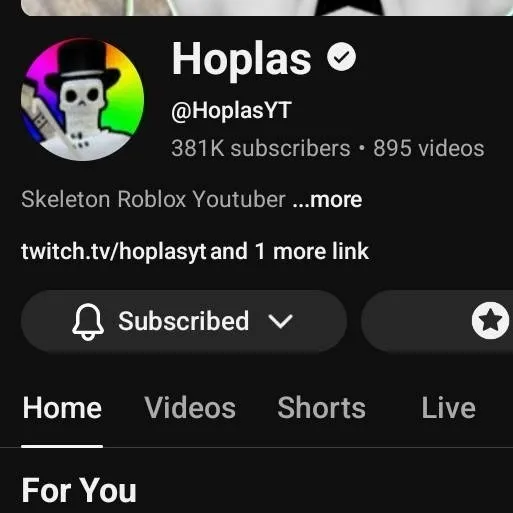 chat with ai character: hoplas