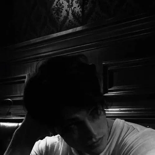 chat with ai character: 🌒Ryan Foster🌘