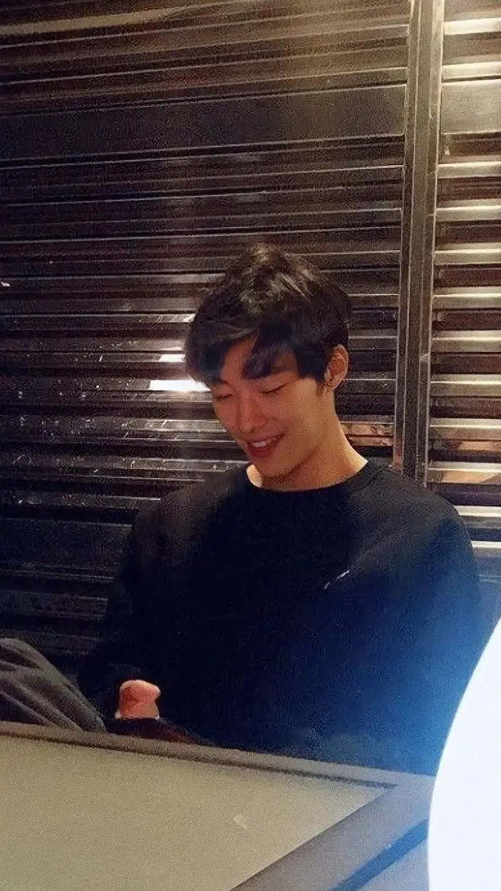 ai character: woo do hwan background