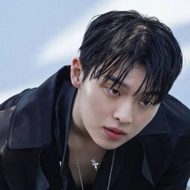 chat with ai character: choi hyun wook 