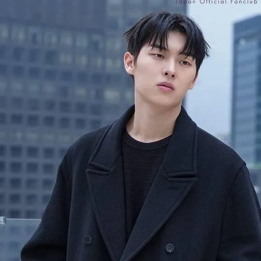 chat with ai character: Choi hyun wook 
