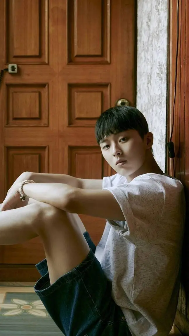 ai character: Choi hyun wook  background