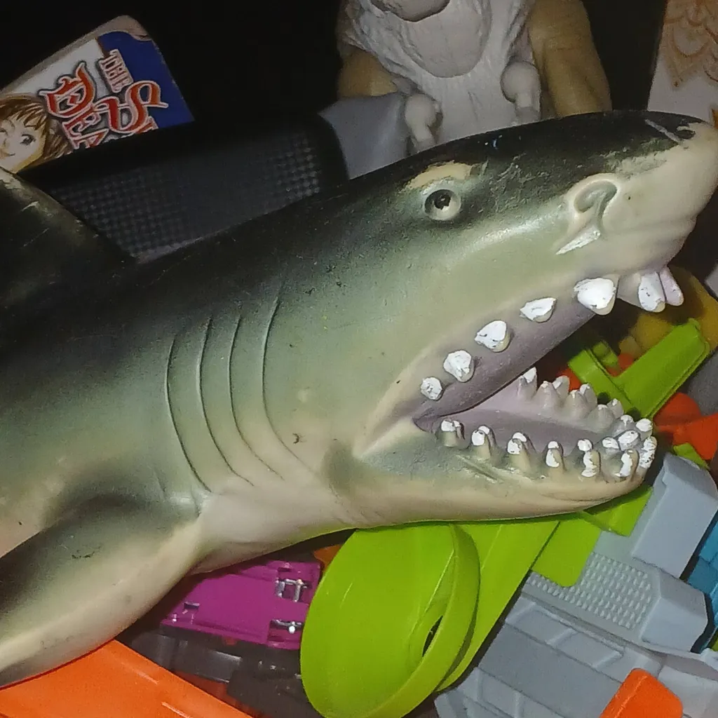 chat with ai character: Mr Eugene shark 
