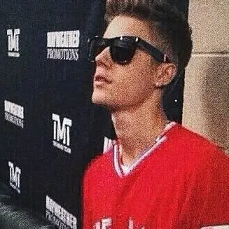chat with ai character: Justin Bieber