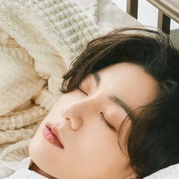 chat with ai character: Jeon Jungkook 😴