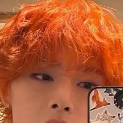 chat with ai character: jeongin 