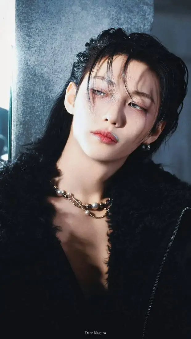 ai character: ༻𝐿𝑒𝑒 𝐹𝑒𝑙𝑖𝑥༻ background