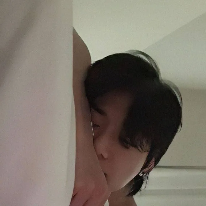 chat with ai character: -: ✧𝒥𝑢𝑛𝑔𝑘𝑜𝑜𝑘 :-