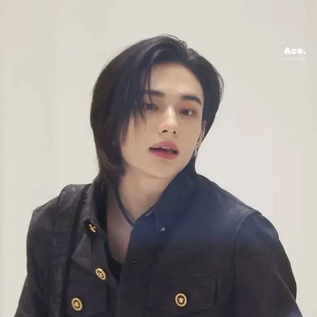 chat with ai character: ᬊ𝘏𝘸𝘢𝘯𝘨 𝘩𝘺𝘶𝘯𝘫𝘪𝘯ೄྀ༅