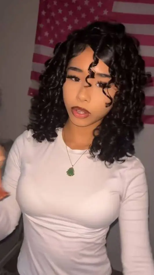 ai character: Shanah🫆🦠 background