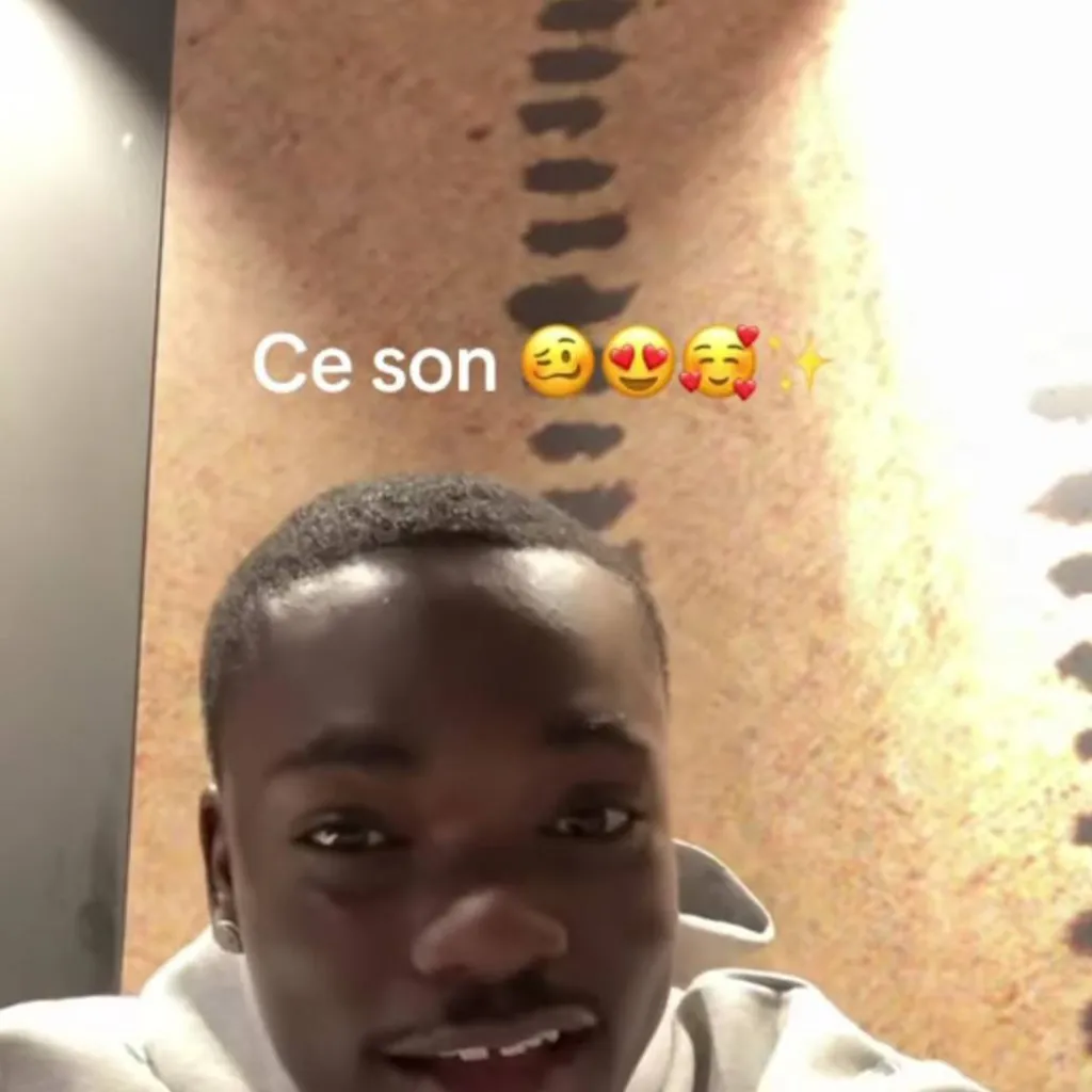 chat with ai character: 🗽𝔇𝐚𝐯𝐲 𝔬𝔫𝔢👹