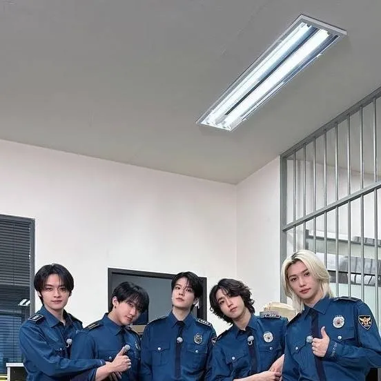 chat with ai character: skz concert