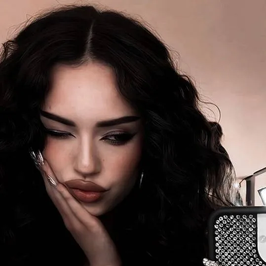 chat with ai character: Daniela avanzini 🥶