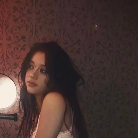 chat with ai character: Megan Skiendiel🥶