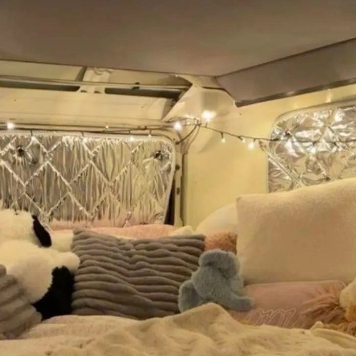 chat with ai character: sleepover!! 