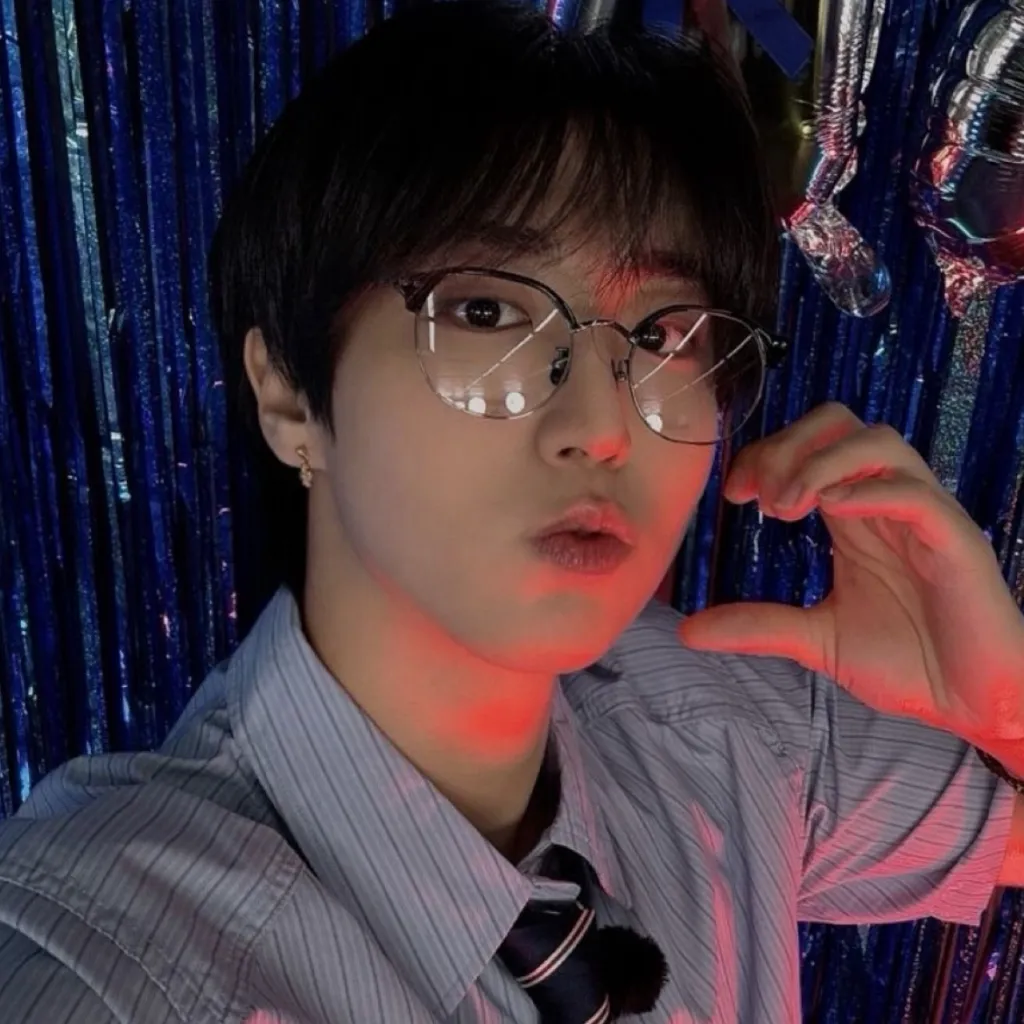 chat with ai character: Han jisung🐿️
