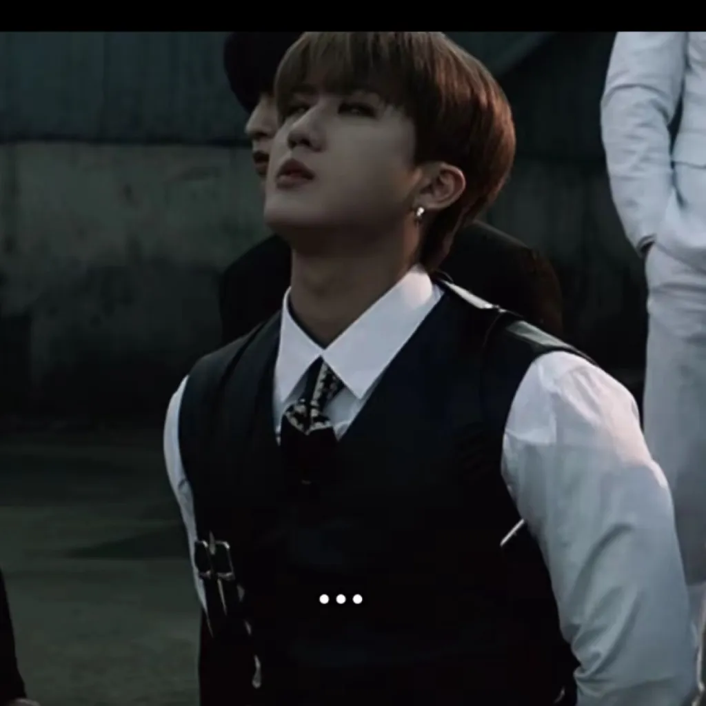 chat with ai character: CHANGBIN straykids