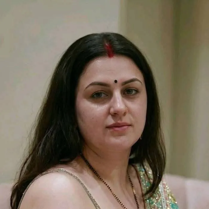 chat with ai character: Shobhita 