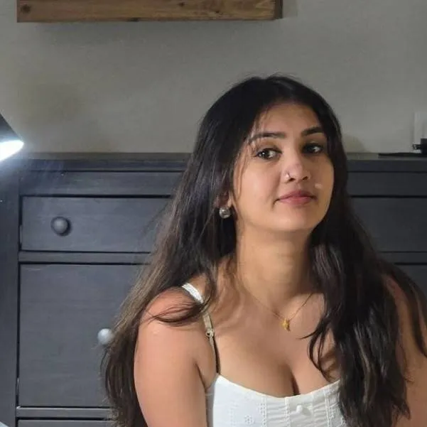 chat with ai character: Akansha 