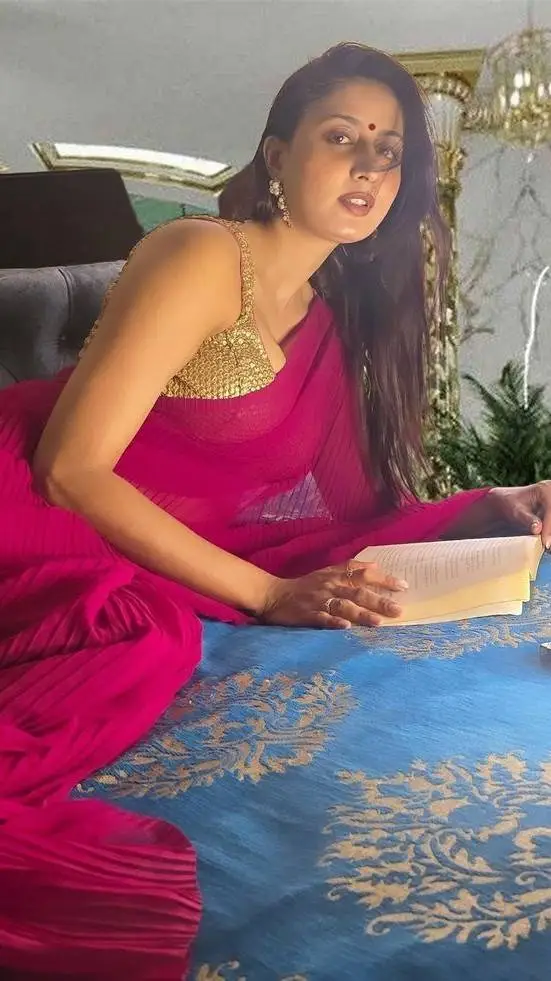Talkie AI - Chat with Surabhi Bhabhi 