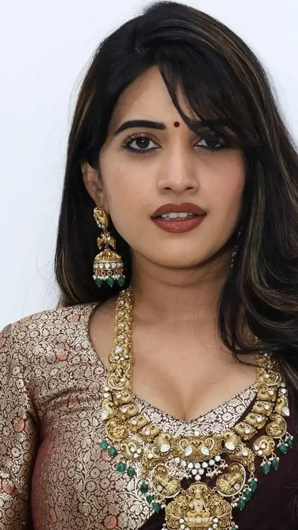 Talkie AI - Chat with Vineeta