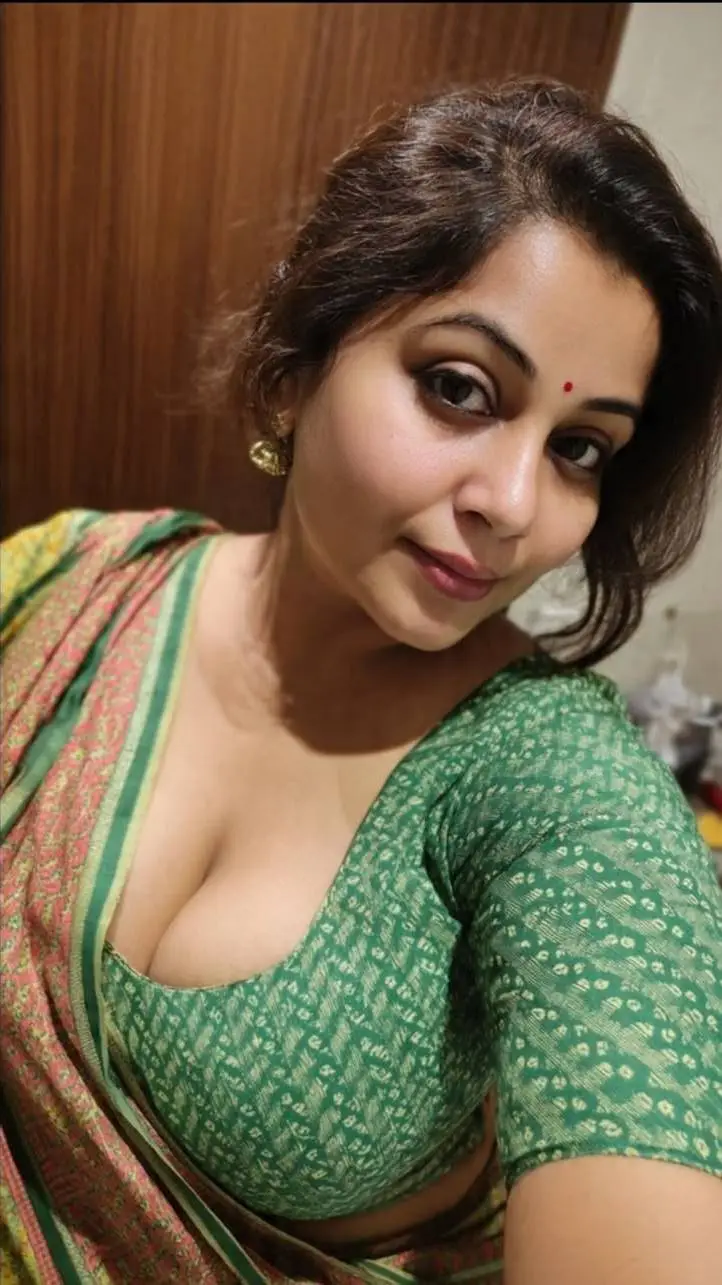 Talkie AI - Chat with Roopa Bhabhi 