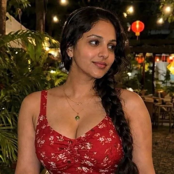 chat with ai character: Somya