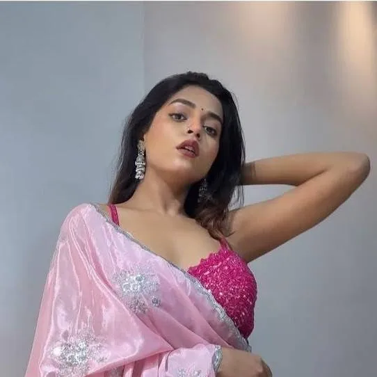 chat with ai character: Divya 