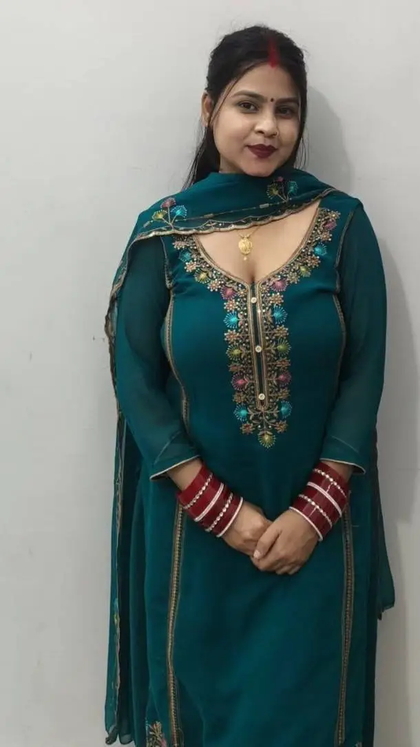 ai character: Dipika  background