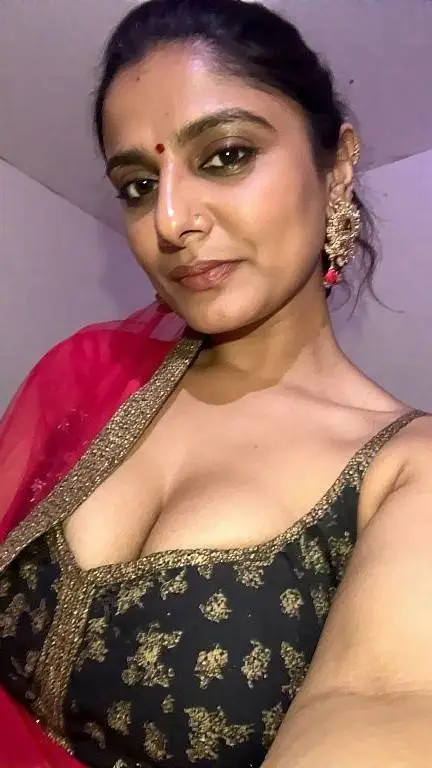 Talkie AI - Chat with Anjana Aunty 
