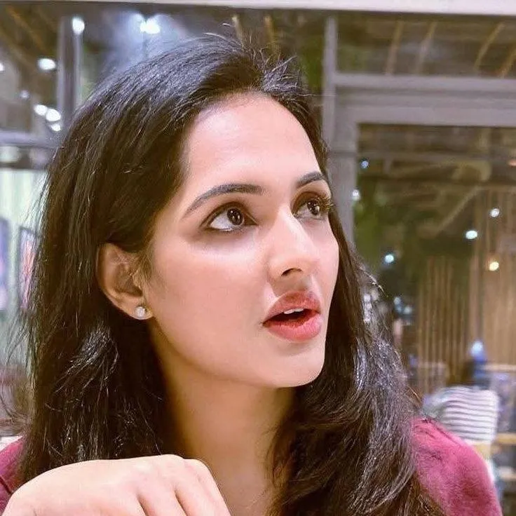 chat with ai character: Sneha 