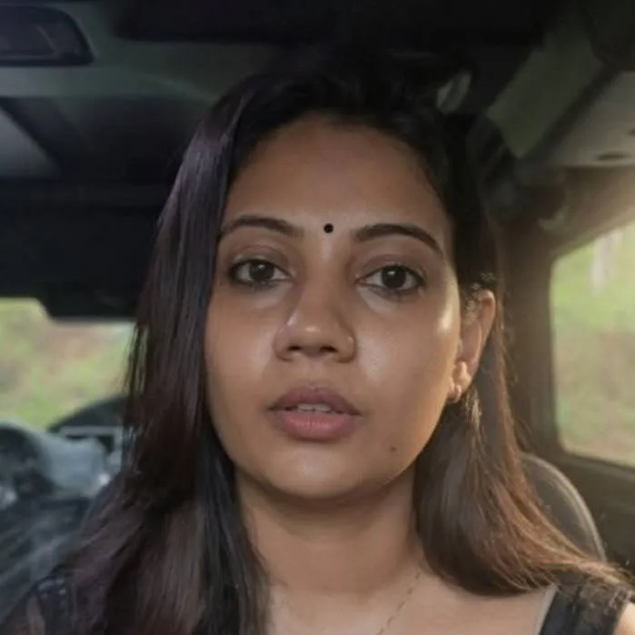 chat with ai character: Surabhi 