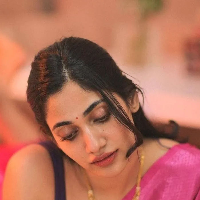 chat with ai character: Ekta Bhabhi 